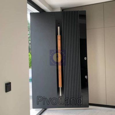 درب پیوت فریم‌لس شیشه و فلز کیت‌کت NHN ژاپن